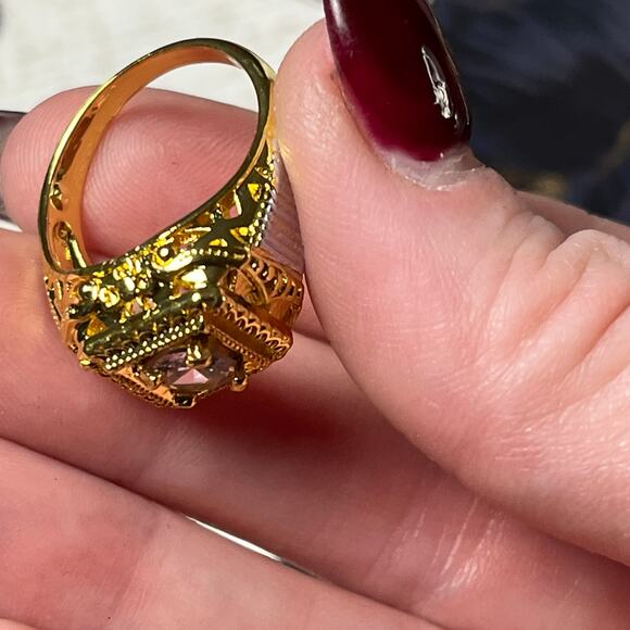 Estate Gold Tone CZ Ring Size 10 - Sparkling Beauty! - Picture 5 of 6